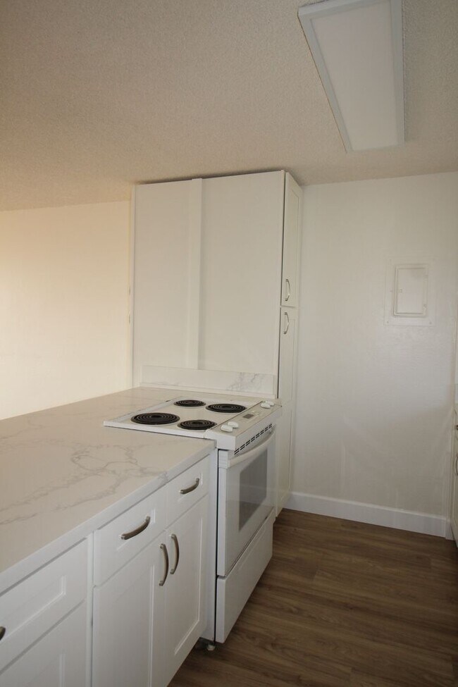 Foto del edificio - High 2 bedroom with sweeping views!