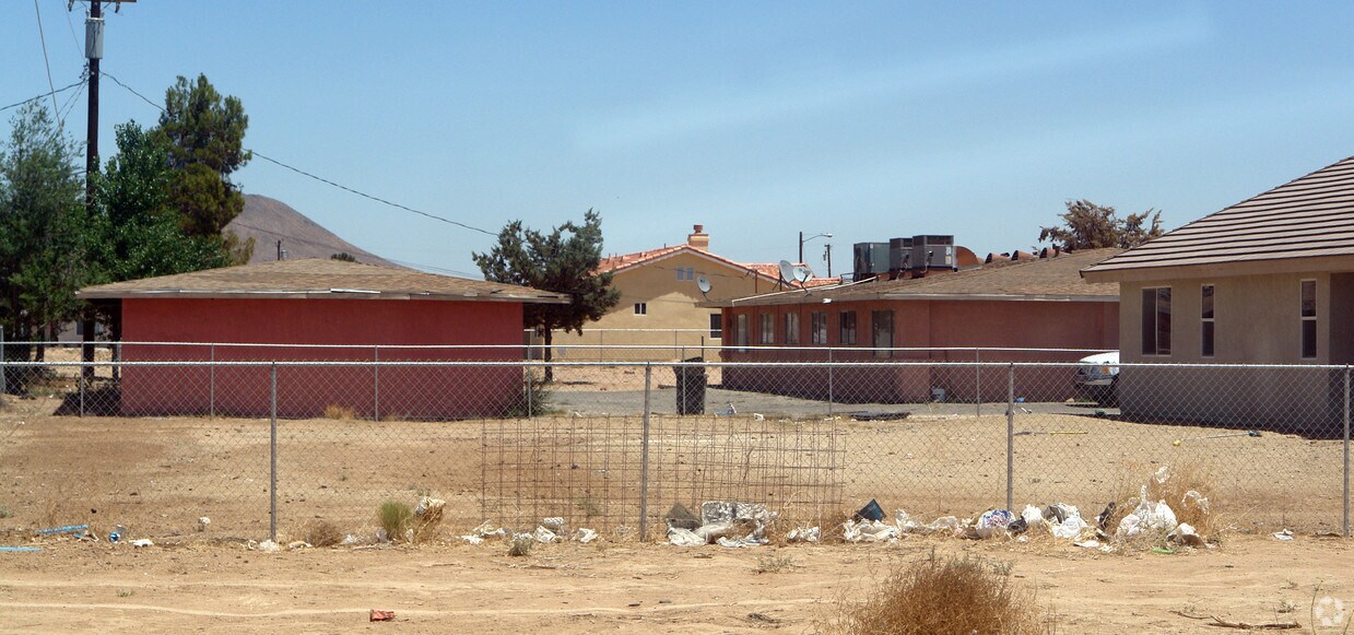 Foto del edificio - 15460 Wanaque Rd