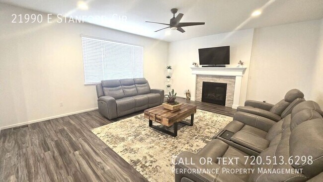 Foto del edificio - 21990 E Stanford Cir