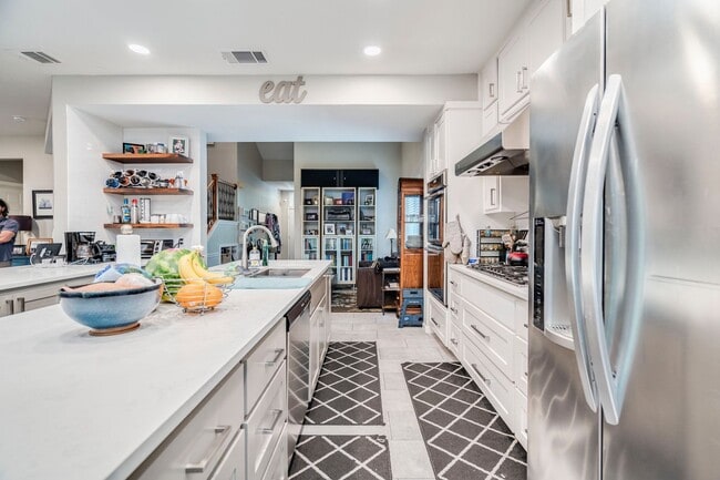 Building Photo - 10803 Sans Souci Pl