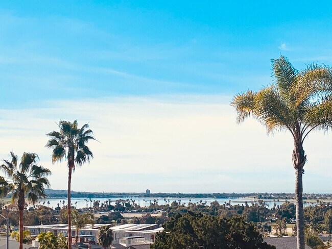 Building Photo - Welcome to this Bay Park Beauty! Updated 3...