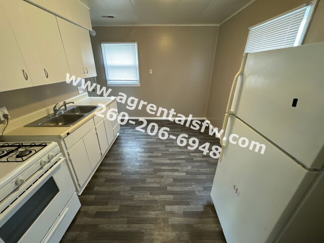 Building Photo - 3 Bedroom House- Section 8 OK!