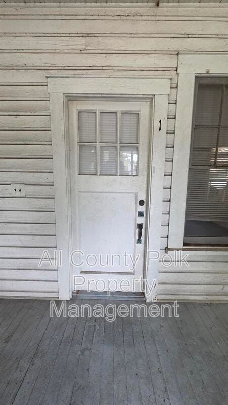 Building Photo - 918 E Lime St