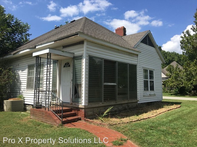 Building Photo - 1711 N Grand St