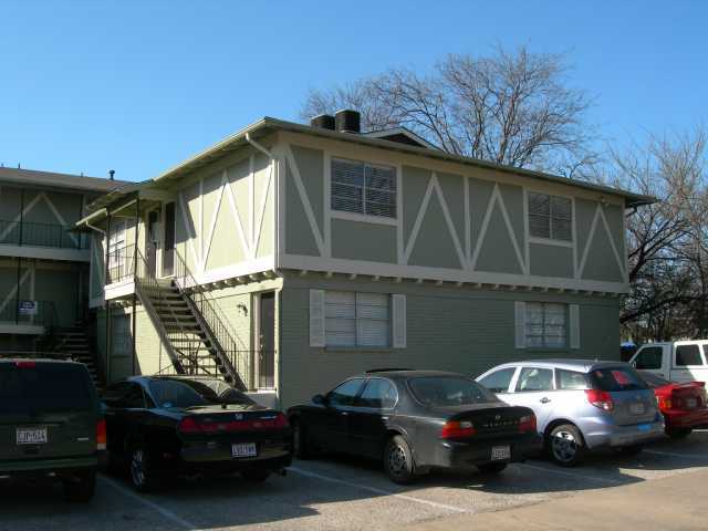 Foto del edificio - August Prelease : Hyde Park 2 bed/1 bath C...