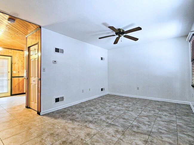 Foto del edificio - 160 Northwood Ct