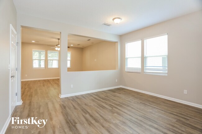 Foto del edificio - 390 Auburn Oaks Rd E
