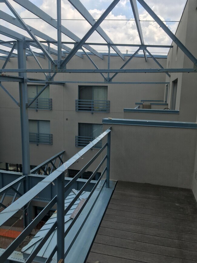 Foto del edificio - 3 N Christopher Columbus Blvd