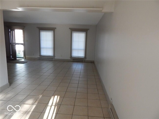 Building Photo - 4847 Mt Vernon Dr