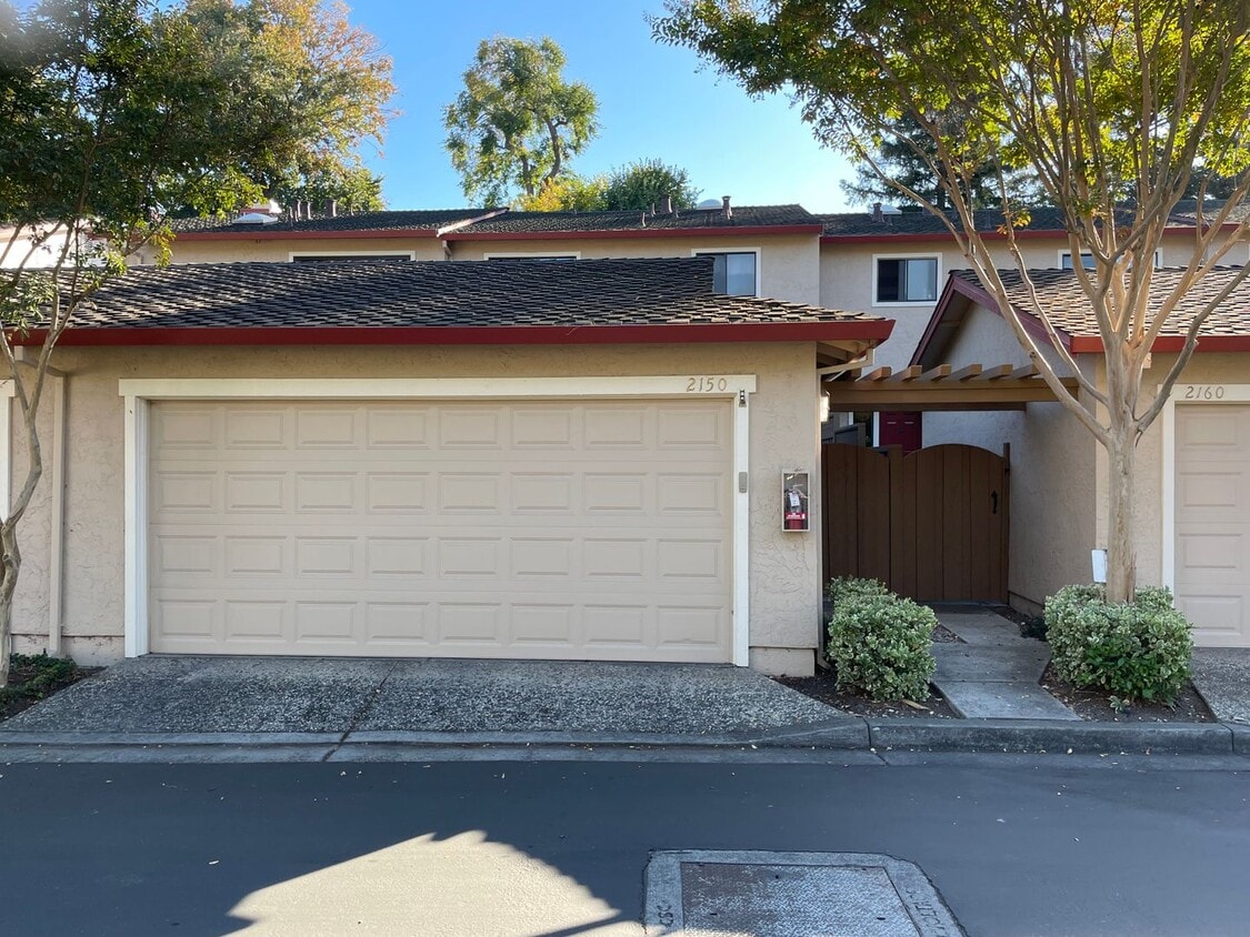 Primary Photo - Santa Clara - Warm and spacious townhome