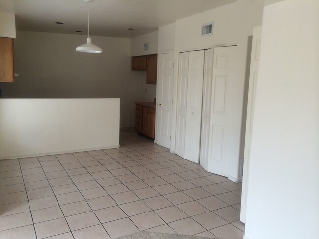 Foto del edificio - 2536 N Corinthian Garden Dr