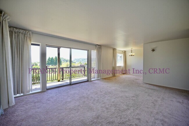 Foto del edificio - Beautiful SF Views From This 2Br Tiburon A...