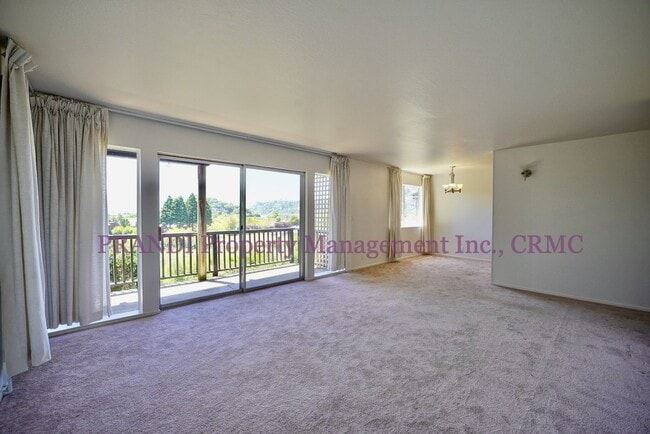 Building Photo - Beautiful SF Views From This 2Br Tiburon A...