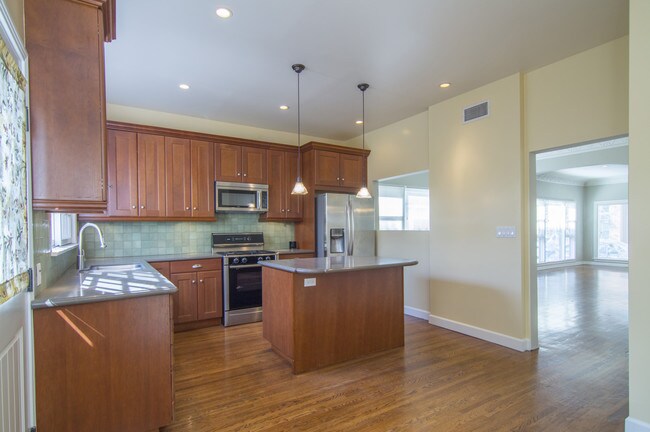 Cocina - 736 S Sycamore Ave