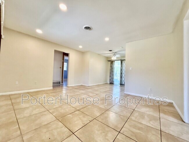 Foto del edificio - 4113 Kalwit Ln