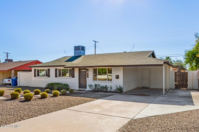 Foto del edificio - 331 E Continental Dr