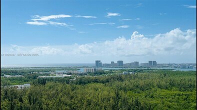 Building Photo - 14951 Royal Oaks Ln