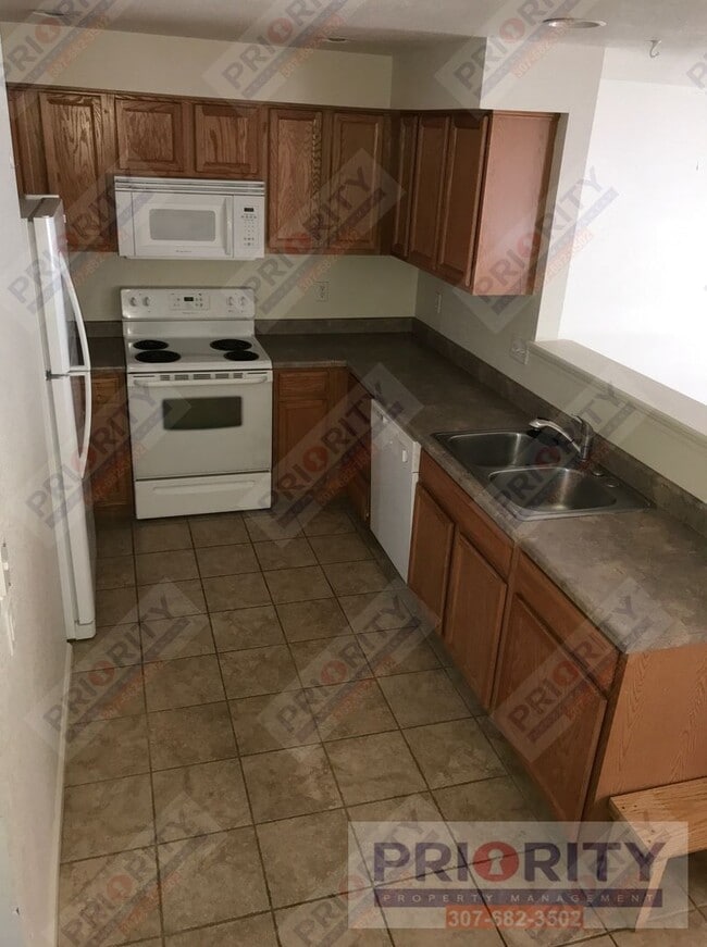 Building Photo - 3/2.5 Townhome