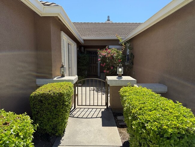 Building Photo - Single story home located in desirable northwest Modesto neighborhood!