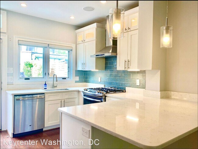 Foto del edificio - 3 br, 3.5 bath House - 307 Adams St, NE