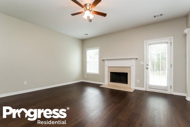 Foto del edificio - 7063 Grand Hickory Dr