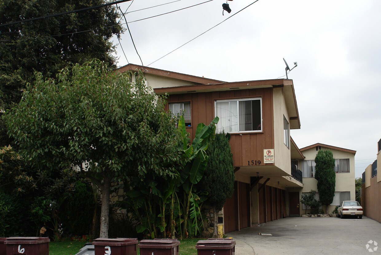 Building Photo - 1519 N Dresser St