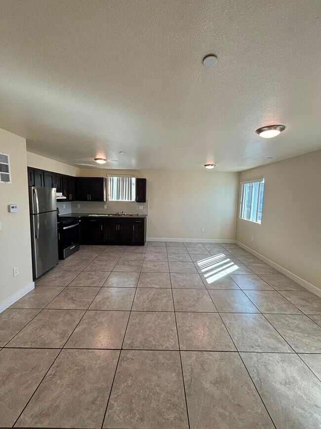 Building Photo - 123 1/2 E 88th St