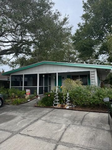 Primary Photo - 2219 Bay St
