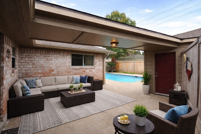 Building Photo - 21106 Park Mt Dr