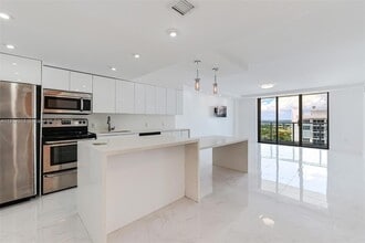 Building Photo - 5701 Collins Ave