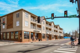 Building Photo - 401 S Main St