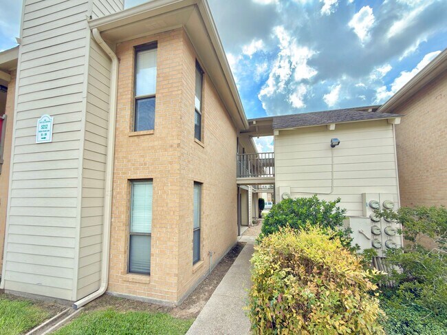 Foto del edificio - 5212 Butter Creek Ln