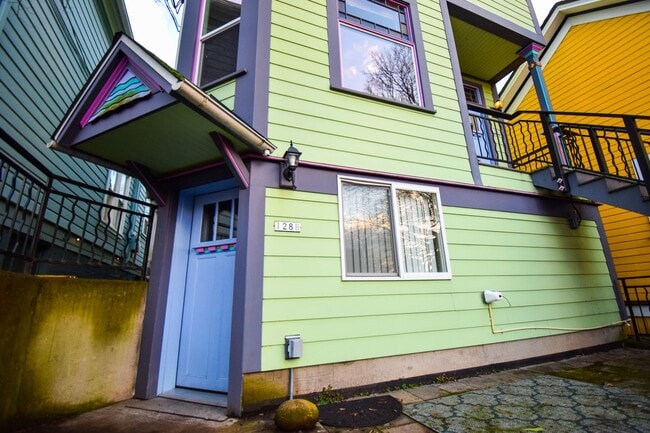 22-128 - 22-128 Apartment