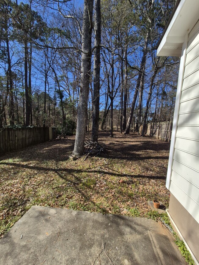 Building Photo - 130 Springdale Ct