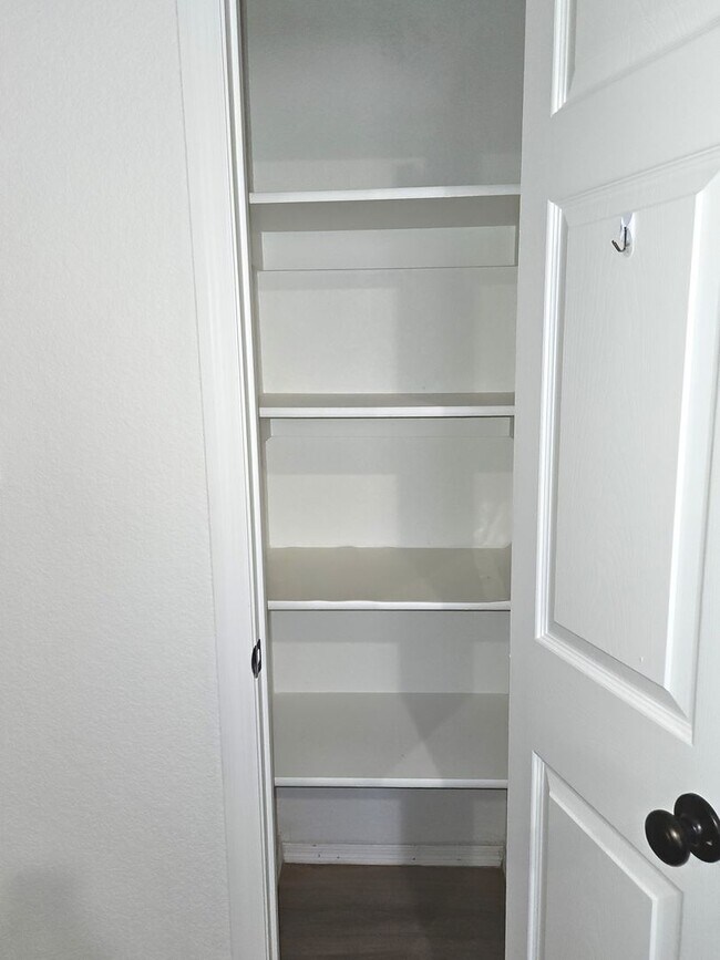 Foto del edificio - 4 bedroom rental for Lease