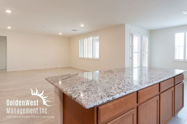 Foto del edificio - Bright & Airy 4 Bdm 2Ba in Quiet Neighborh...