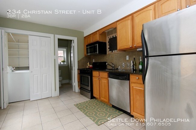 Building Photo - Rent this! Queen Village and Gorgeous!