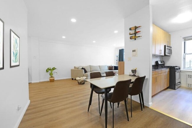 Building Photo - 2 bedroom in BRONX NY 10463