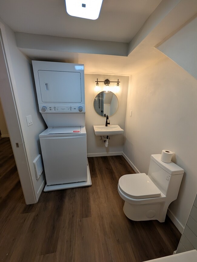 Lavadora y secadora en unidad - 5936 34th Ave SW