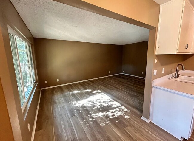 Foto del edificio - 1271 Murray Ave