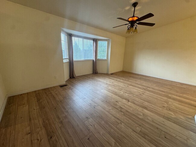 Foto del edificio - 7126 Oxmoor Ln