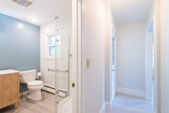 Full Bathroom - view of hallway - 16 Pond Ave
