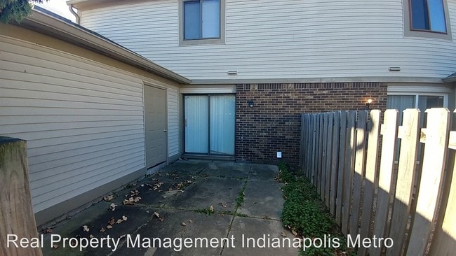 Building Photo - 4935 Oakbrook Ct
