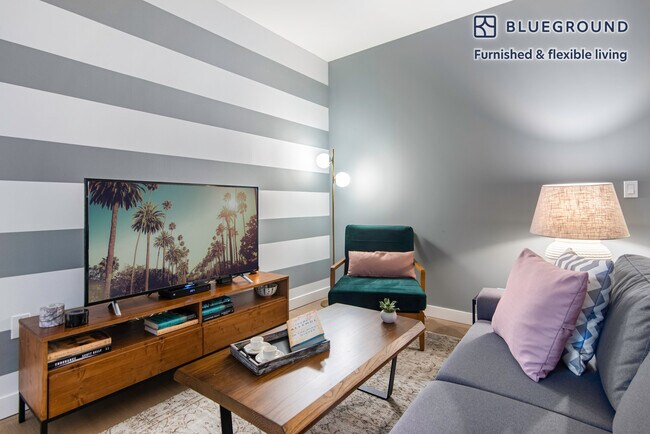 Foto del edificio - 225 S Grand Ave