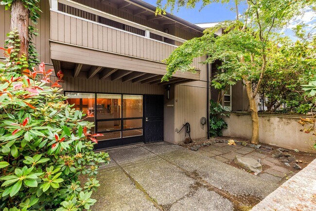 Foto del edificio - 970 100th Ave NE