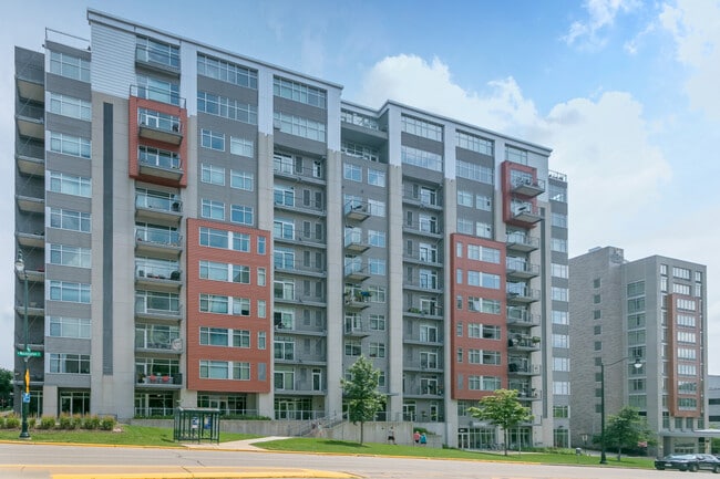 Foto del edificio - 309 W Washington Ave