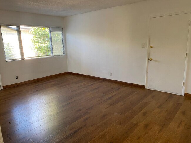SALA DE ESTAR - 3705 Westwood Blvd