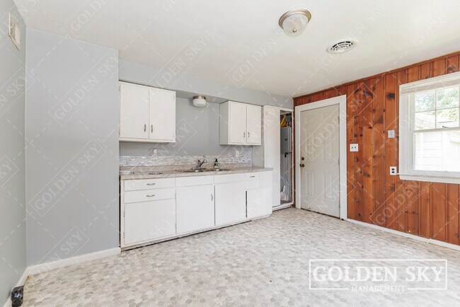 Building Photo - 3120 S Monroe St
