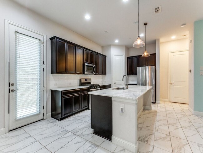 Building Photo - 605 Ansley Wy
