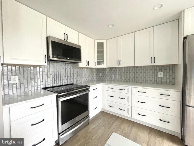 Building Photo - 7343 Crestleigh Cir